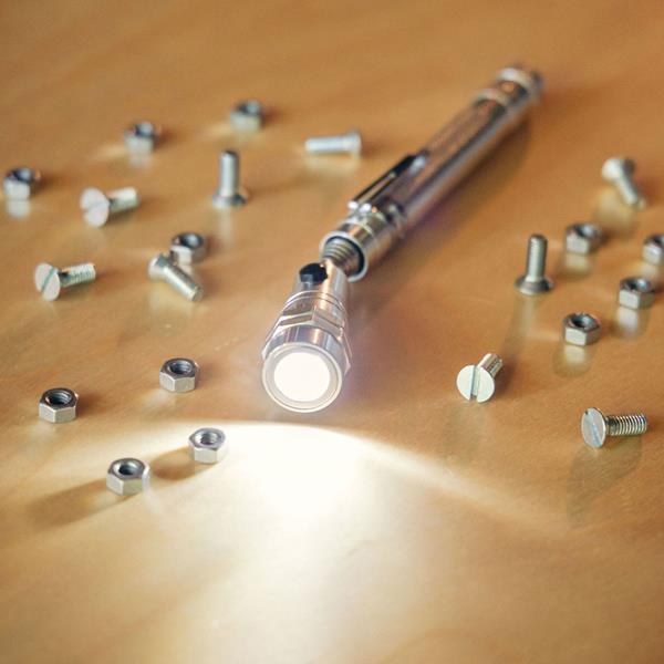 Wysuwana latarka aluminiowa z magnetycznymi krawędziami-1921492