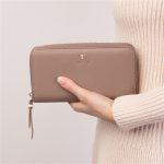 Portmonetka podrózna Mademoiselle Beige.jpg