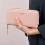Portmonetka podrózna Mademoiselle Pink.jpg