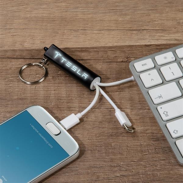 Brelok z przejściówkami do ładowania podświetlany LANA - czarny