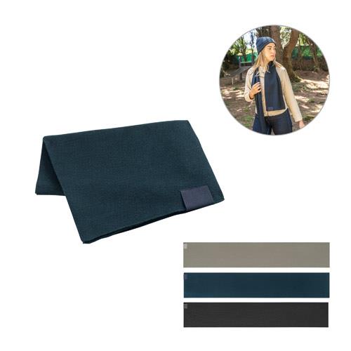 SERENITY. Szalik z poliestru z recyklingu (100% rPET) z przeszyciami do personalizacji