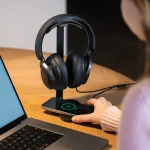 Stojak na słuchawki z ładowarką 15 W MIIEGO CHARGE DE:LUXE 50 — zdjęcie 3