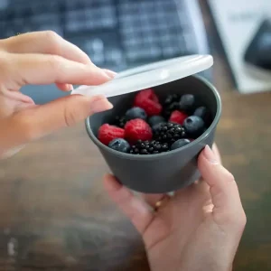 Pojemnik na sos lub deser KOZIOL MOVE BOWL 0,25 + LID — zdjęcie produktu