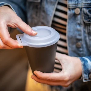 Pokrywka do kubków KOZIOL MOVE LID — zdjęcie produktu